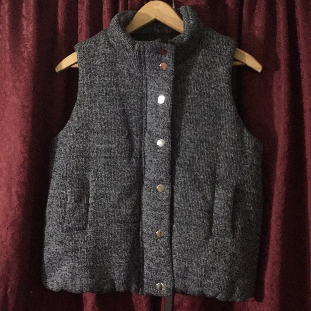 Ara Vest